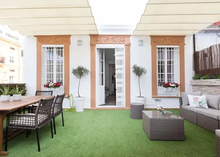 Family Century House With Terrace And Parking